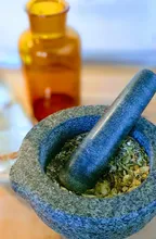 Zwischen Mörser und Rezept - Die einzigartige Wirkung von Pflanzen und Aromen