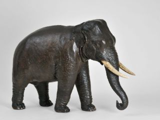 AM WENDEPUNKT: Das Deutsche Ledermuseum